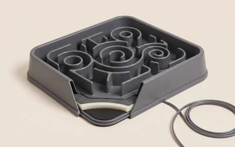 Gamelle anti-glouton, vu de trois quarts, sans marque ni modele.
